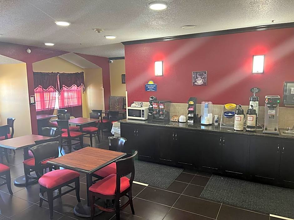 Days Inn & Suites by Wyndham Hutchinson