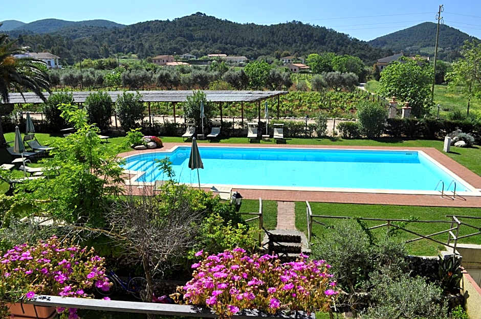 Hotel Tirrena Bike & Country Hotel