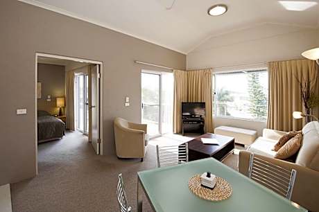 Two-Bedroom Apartment with Filtered Sea View