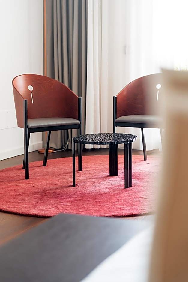 Monaco Suites Hotel