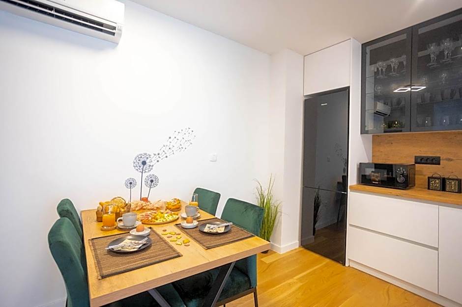 Apartment - free parking in garage , mountain and seaview , quiet neighbourhood