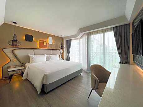 Deluxe king bed room