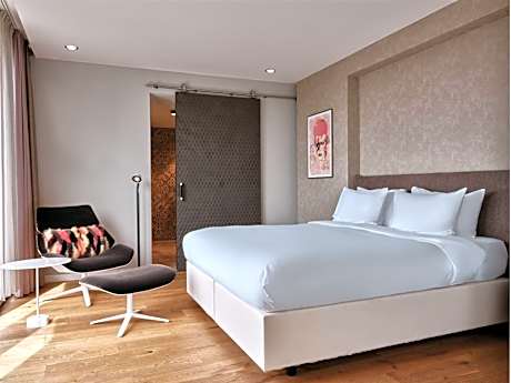 Natural Suite with Balcony