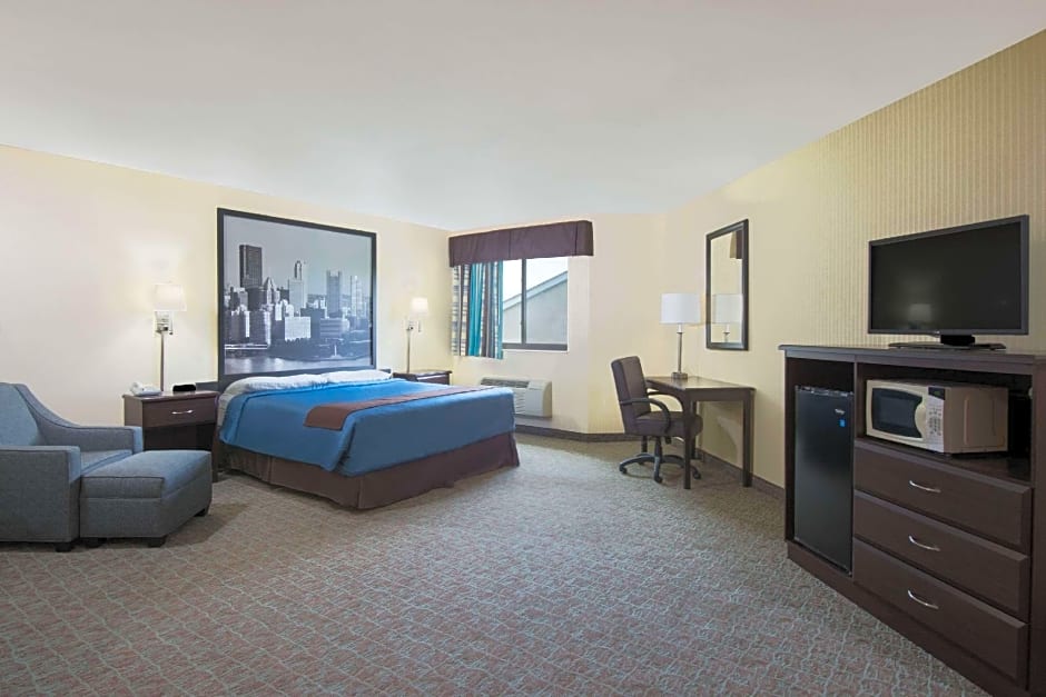 Super 8 by Wyndham Grove City