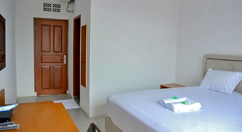 Bumi Ciboled Mitra RedDoorz near Gerbang Tol Pamulihan