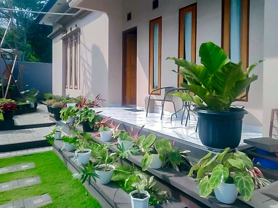 Kedai Oma Syariah Mitra RedDoorz