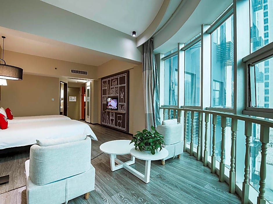 ibis Luoyang Train Station