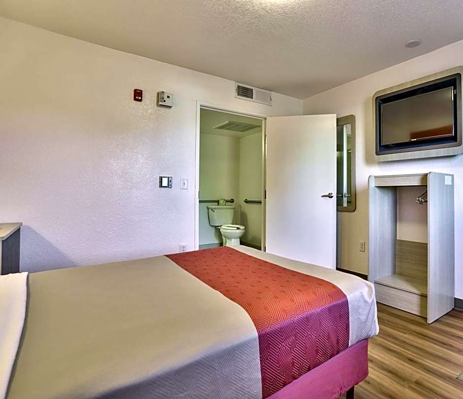 Motel 6-Flagstaff, AZ - Butler
