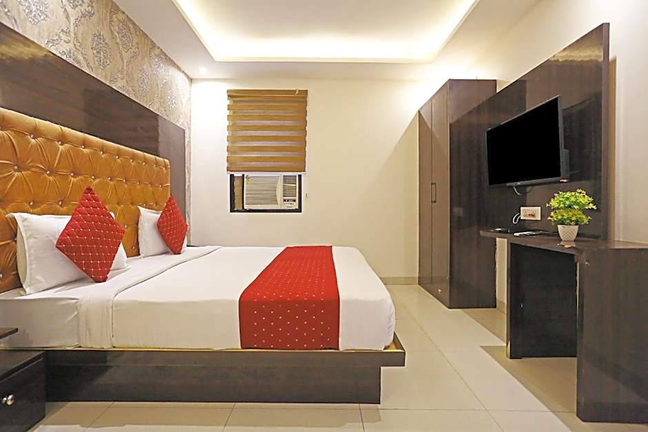 Hotel Iconic Suite - Near Delhi Airport