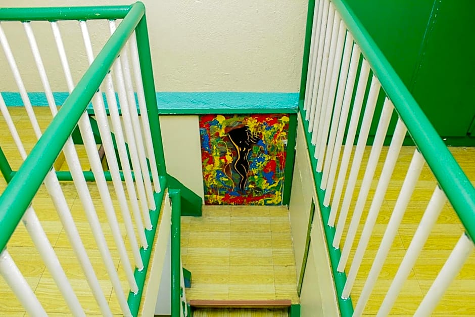 Nomads MNL Backpackers Homestay - near Airport