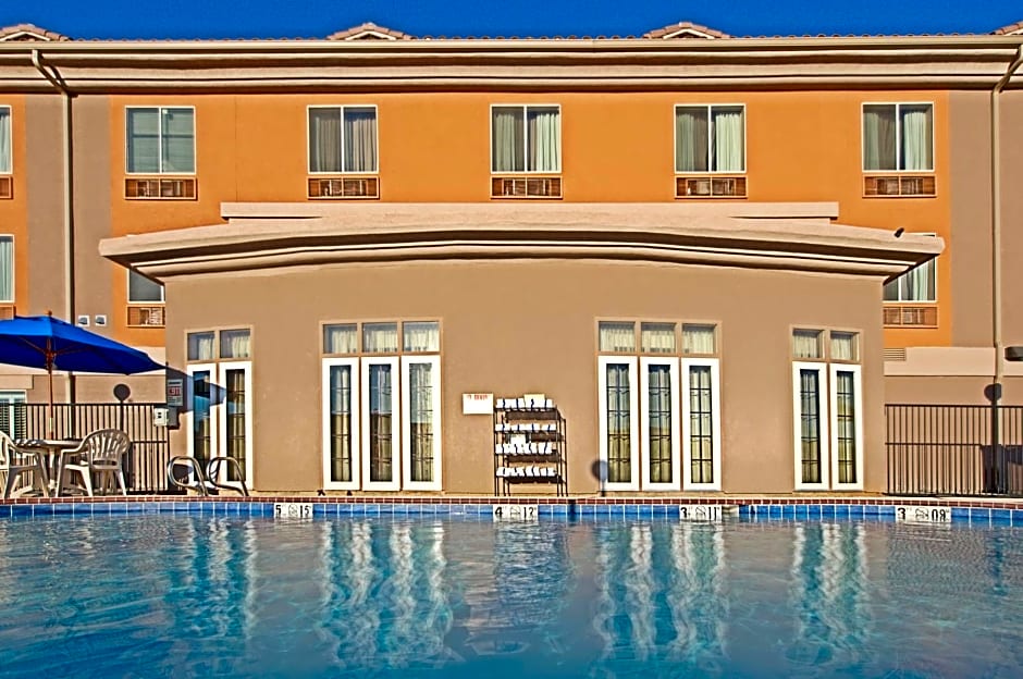 Holiday Inn Express & Suites Tucson, an IHG Hotel