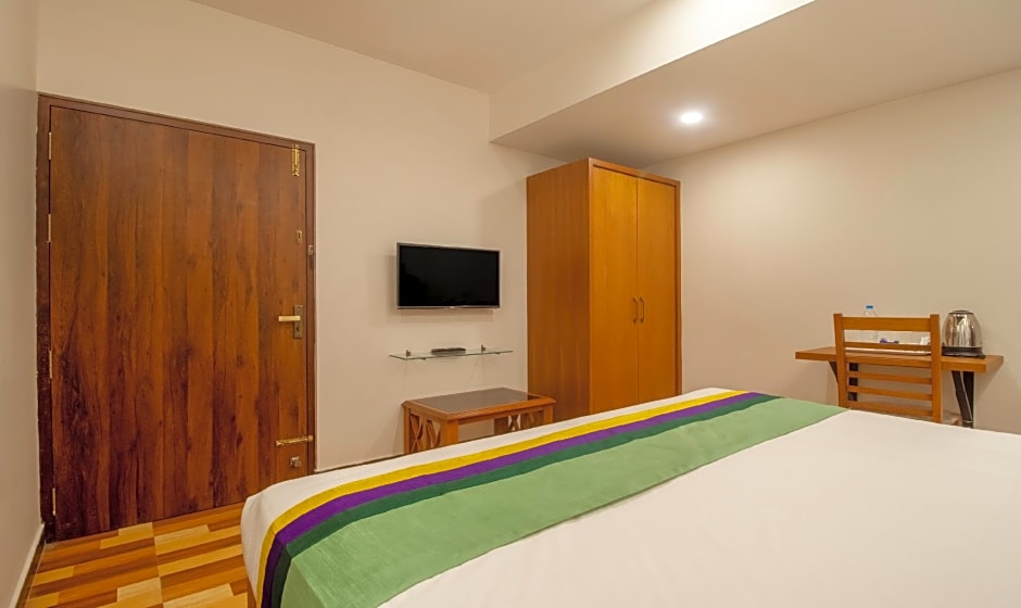 Treebo Elite Plaza, 700 Mtrs From Madikeri Fort