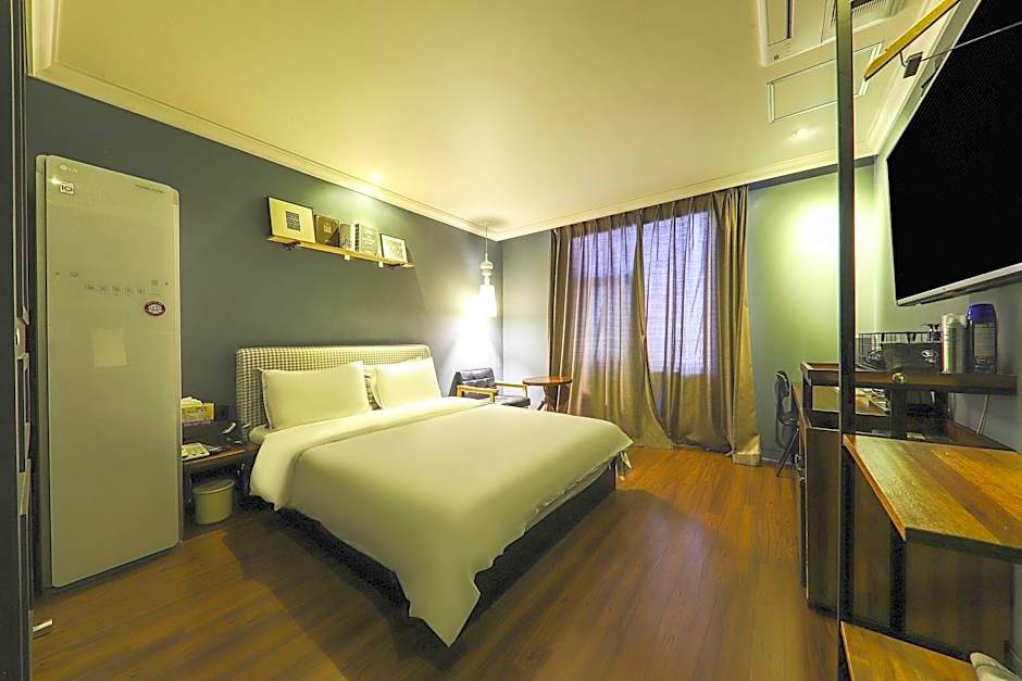 Brown Dot Hotel