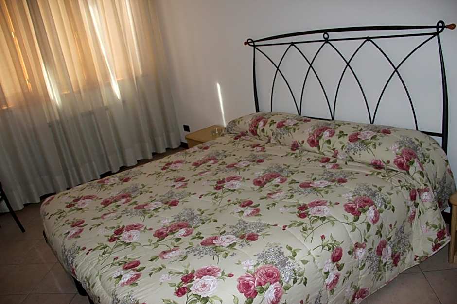 Zdjęcie 1 z 11 — 3 Bedroom Apartment