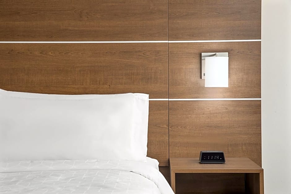 Holiday Inn Express Hotel & Suites Palm Bay, an IHG Hotel