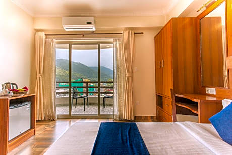 Super Deluxe Twin Room- Lake/Mountain Facing