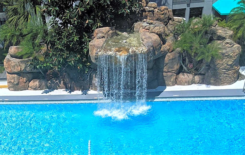 Opal Hotel & Suites
