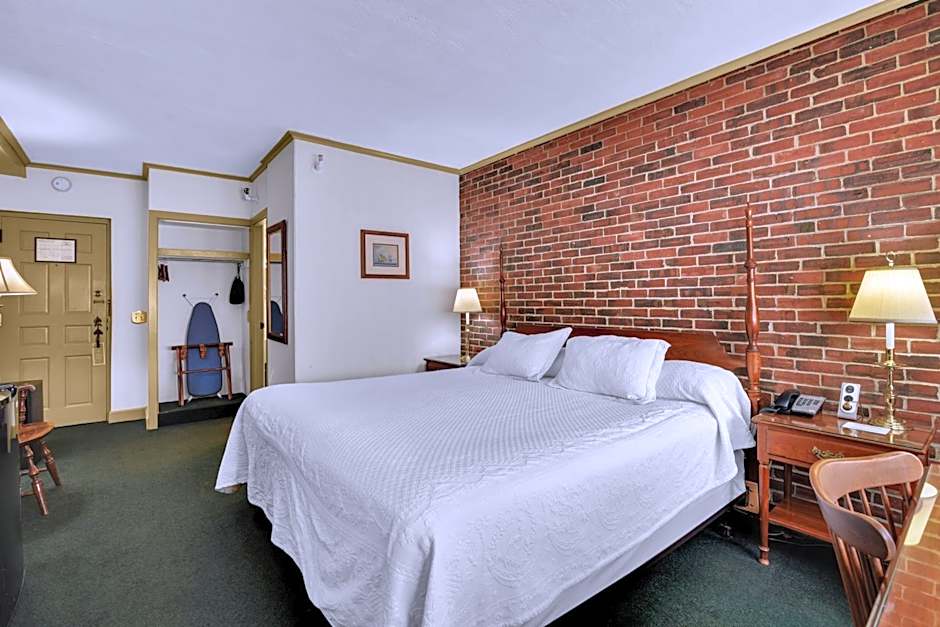 Lamies Inn & The Old Salt Tavern