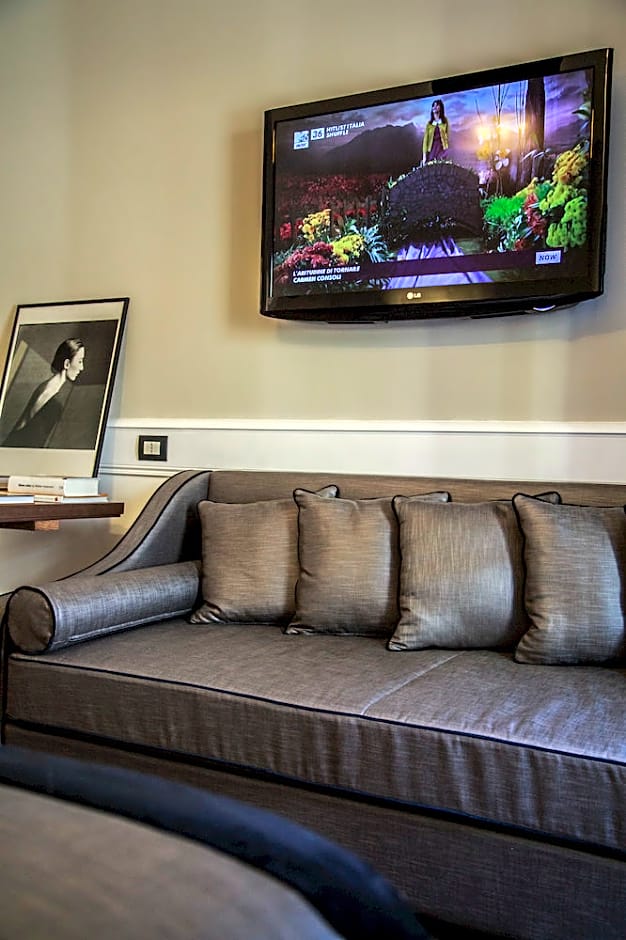 The Independent Suites