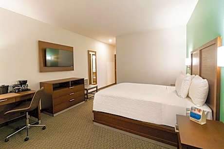 Queen Room - Accessible/Non Smoking