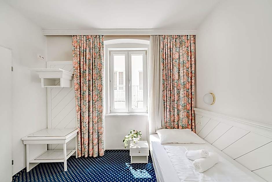 Self-Check-In Hotel Adlon