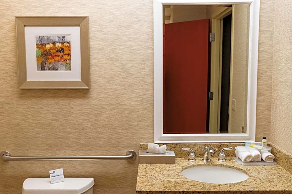 Holiday Inn Express & Suites - Olathe North By IHG