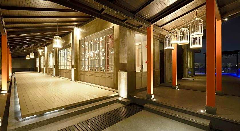 The Quarter Hualamphong by UHG