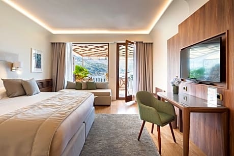 Junior Suite (3 Adults) with Sea View