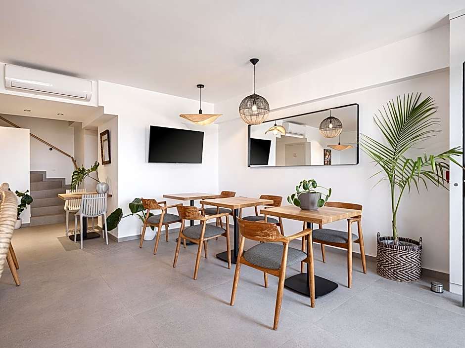 Calla Luxury Seafront Suites