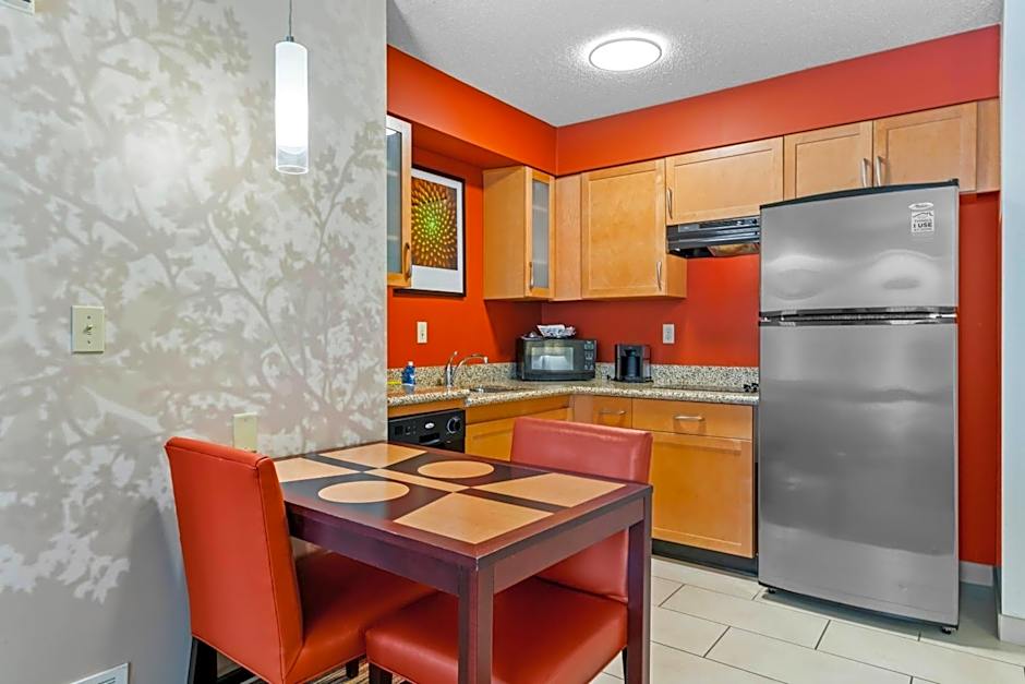 MainStay Suites Appleton Airport - Fox River Mall Area