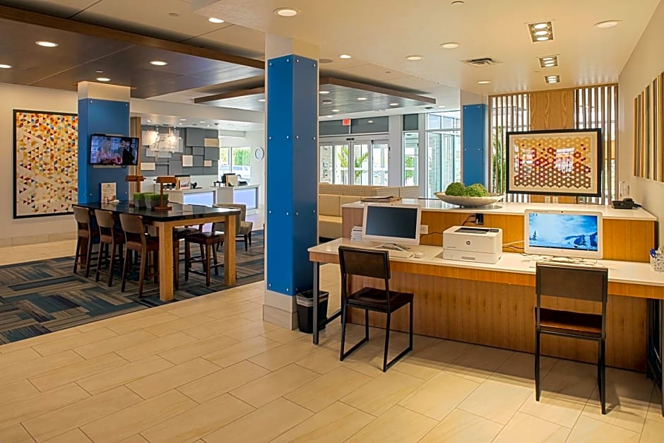 Holiday Inn Express & Suites Boise Airport, an IHG Hotel
