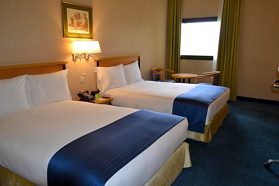 Photo 1 of 7 of 2 Beds, Smoking
