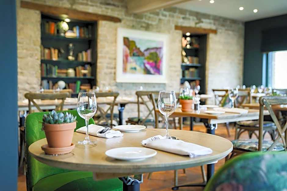 The Bear Of Rodborough Hotel