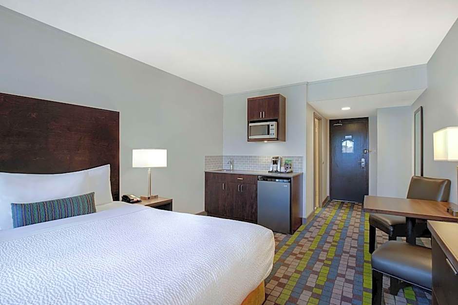 Days Inn by Wyndham Victoria Airport Sidney