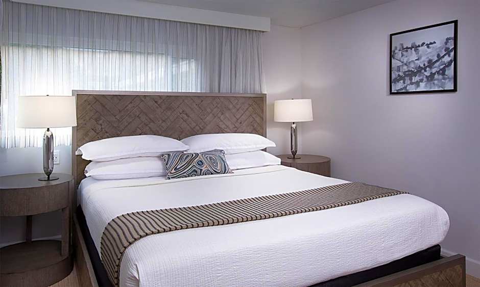 West Beach Inn, a Coast Hotel