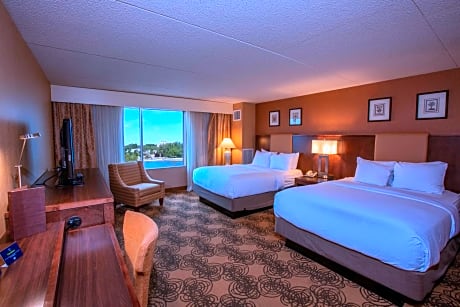 Queen Room with Two Queen Beds and Bath Tub - Mobility Accessible/Non-Smoking