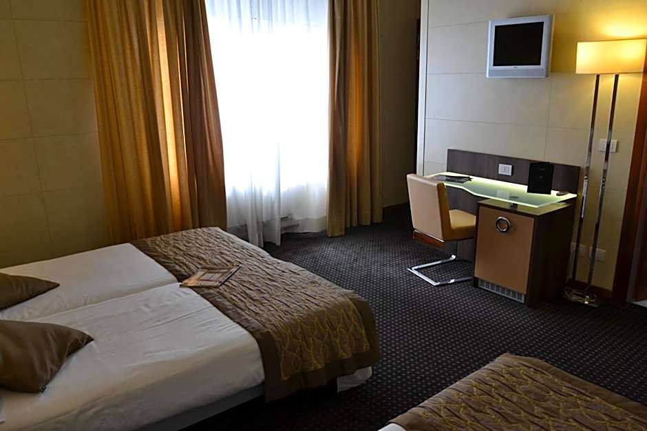 Photo 1 of 3 of Triple Room