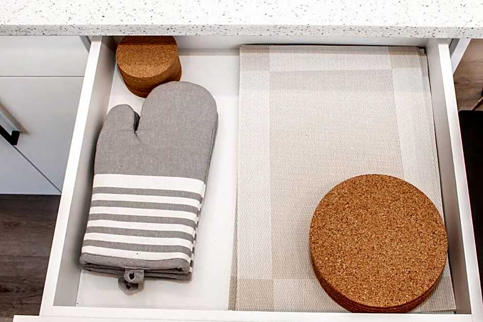 Modern Nordic Escape, 3BR Near WEM & DT, AirCon & Fireplace, Wifi, Sleeps 6!