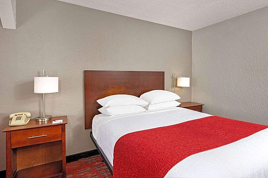 Ramada by Wyndham Bowling Green