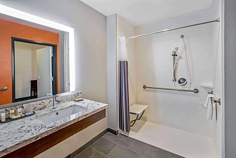 La Quinta Inn & Suites by Wyndham Waco Downtown - Baylor
