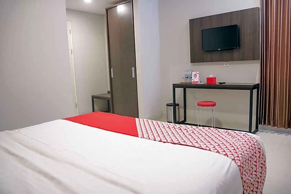 OYO 1006 Azzahra Guest House