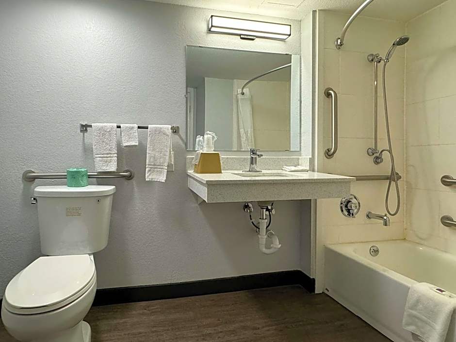 Motel 6 Huntsville AL University Dr.