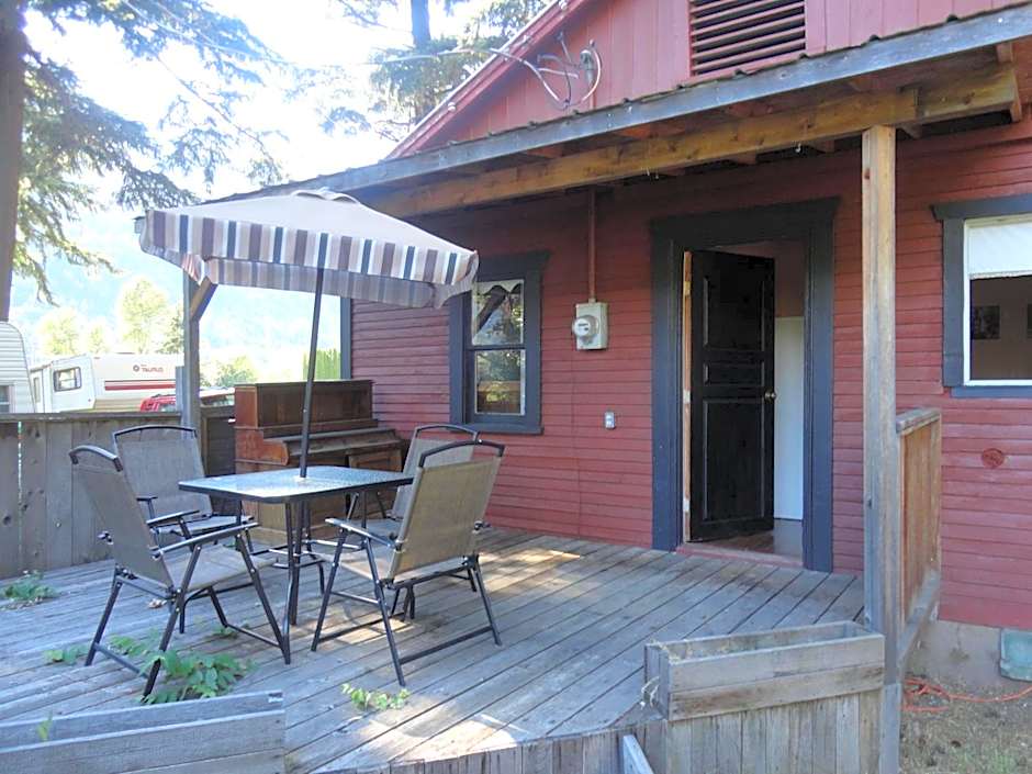 Old Towne Inne Chuckwagon Bar & Grill