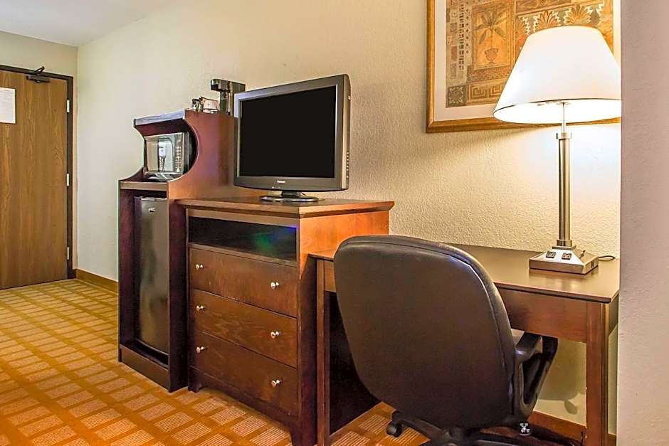 Quality Inn & Suites Marinette