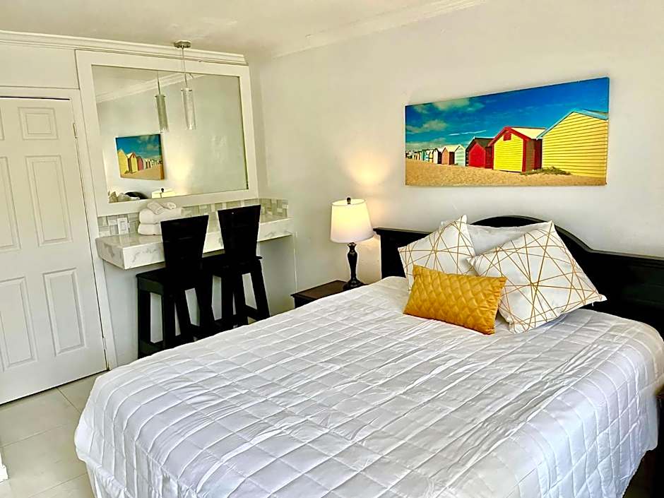 Colony Club Inn & Suites