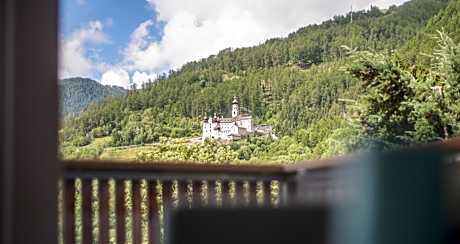 Lapis Monti Apartments & Suites