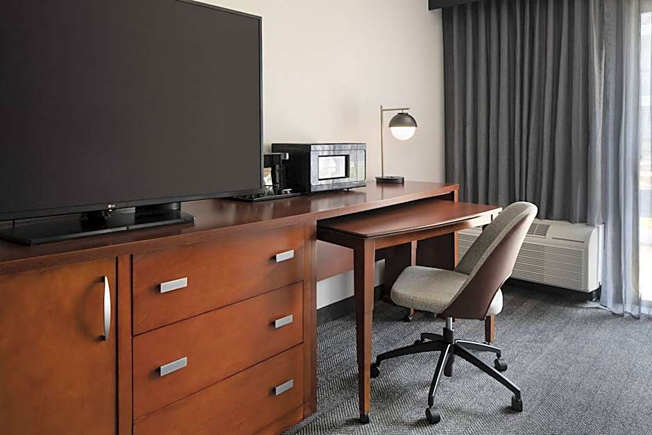 Courtyard by Marriott Fresno