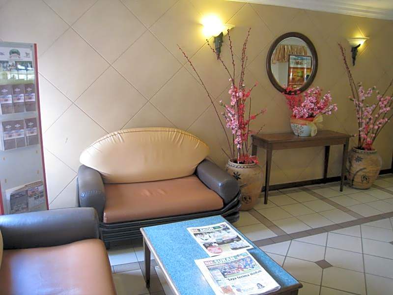 Hotel Centrepoint (Self Check In After 5PM)