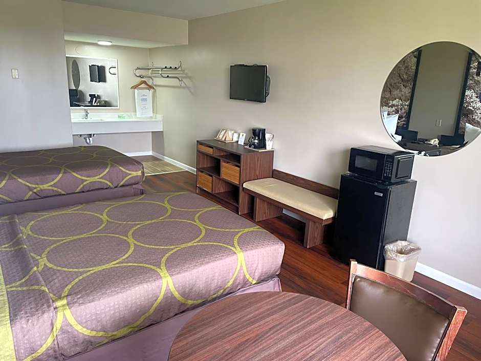 Super 8 by Wyndham Valdosta Mall