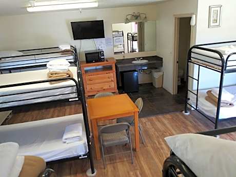 10-Bed Mixed Dormitory Room